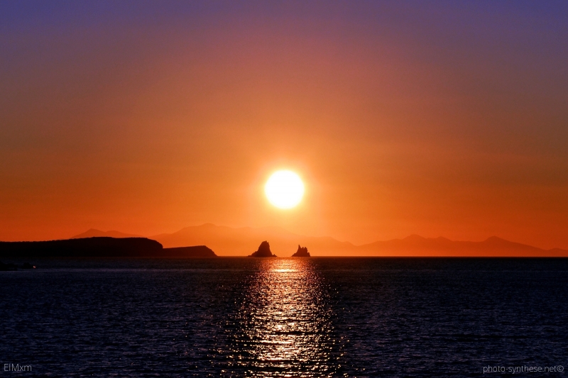 Photographie <em>"Coucher de soleil sur la mer Egée - Les îles du Crabe"</em> par <b>ElMxm</b>