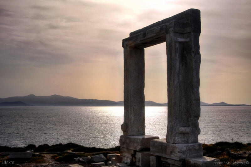 Photographie <em>"Hora (Naxos), Grèce - Temple d'Apollon"</em> par <b>ElMxm</b>