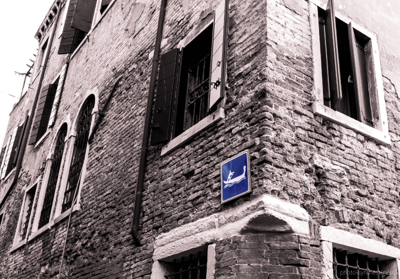 Photographie <em>"Venise, Italie - Le chemin des gondoliers"</em> par <b>ElMxm</b>