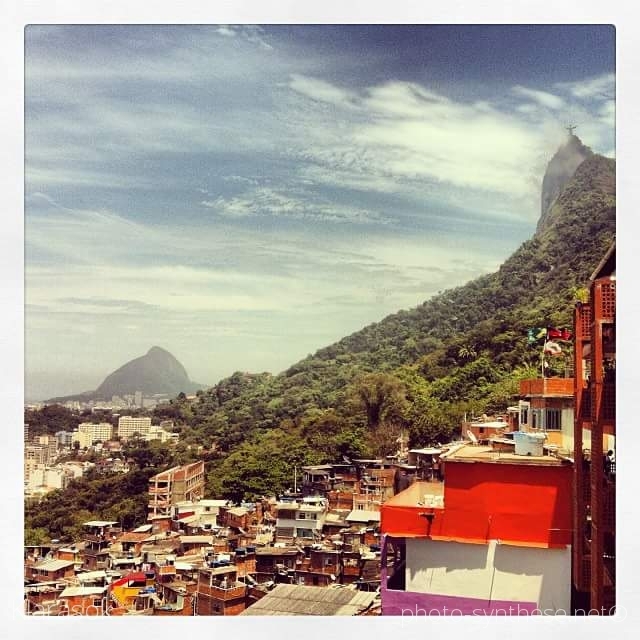 Photographie <em>"Dans les bras du Christ - Favela Santa Maria, Rio de Janeiro, Brésil "</em> par <b>Klarasok</b>