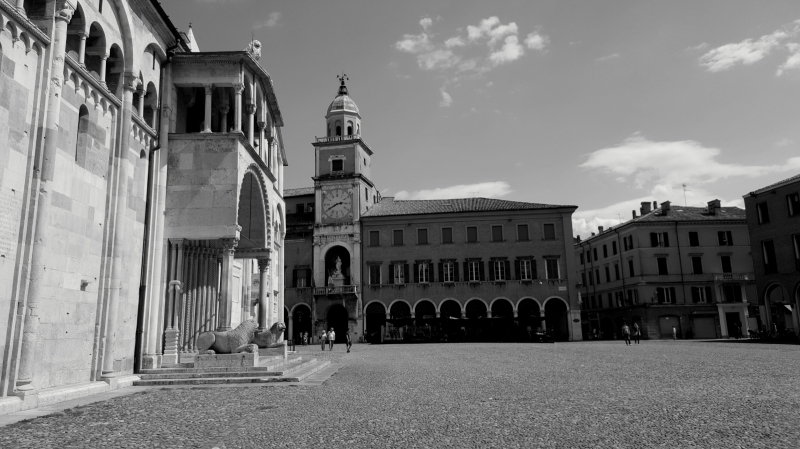 Photograph <em>"Piazza Grande - Modena - Emilia Romagna, Italia"</em> by <b>gsimo83</b>